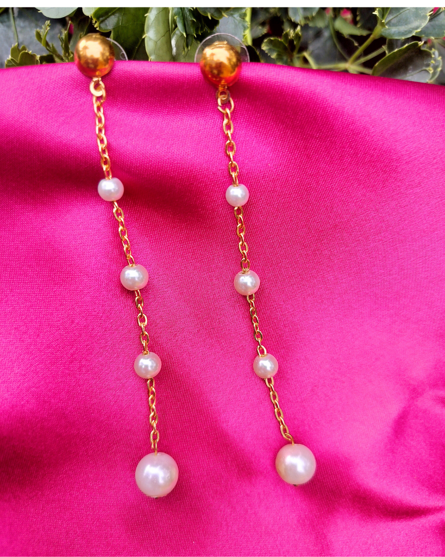 white Pearl Earring